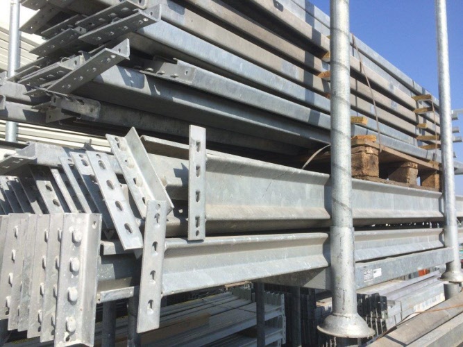 23 metri lineari di scaffalature portapallet zincate Voest