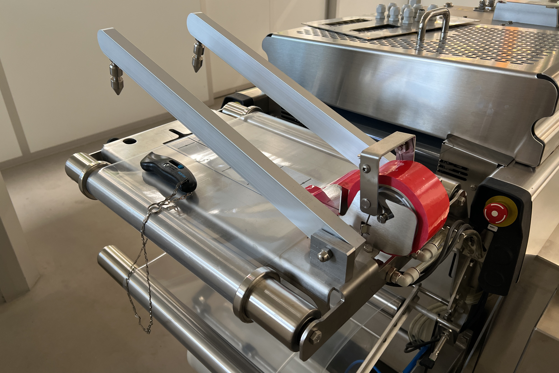 MULTIVAC R 245 Medical High-End Tiefziehverpackungsmaschine, neuwertig