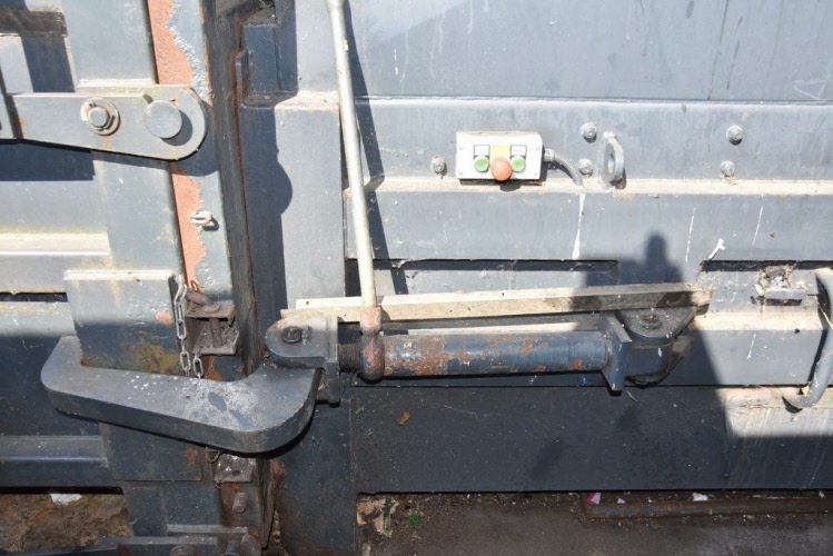 Pressing container incl. pressing unit