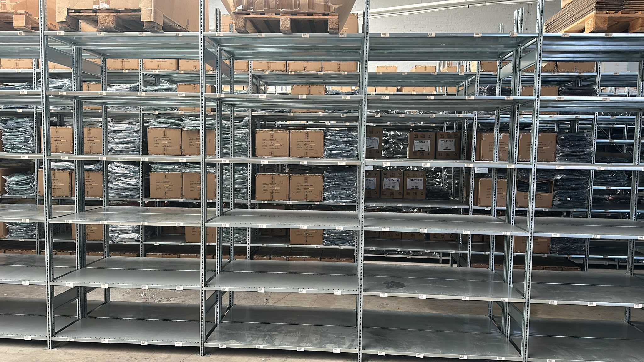 100 linear metres of Schäfer R3000 shelving ✓