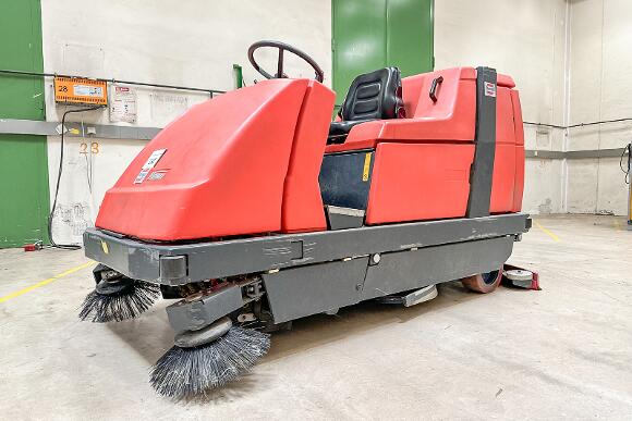 Kika/Leiner: Werkzeug, Lager- und Büroausstattung