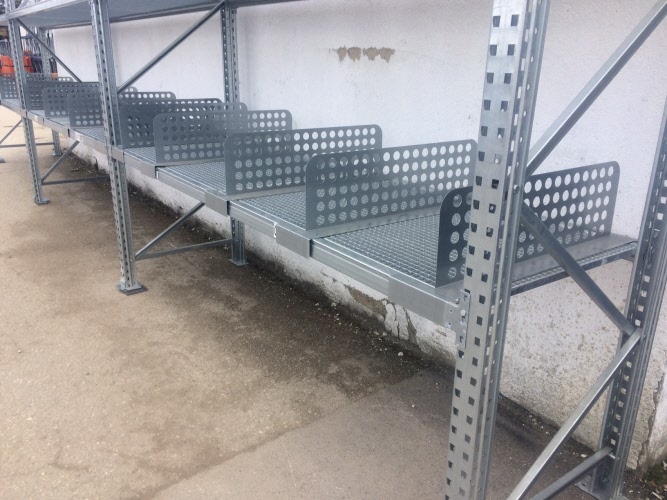 80 metrów bieżących regału Schäfer PR600 wraz z siatką wkładów