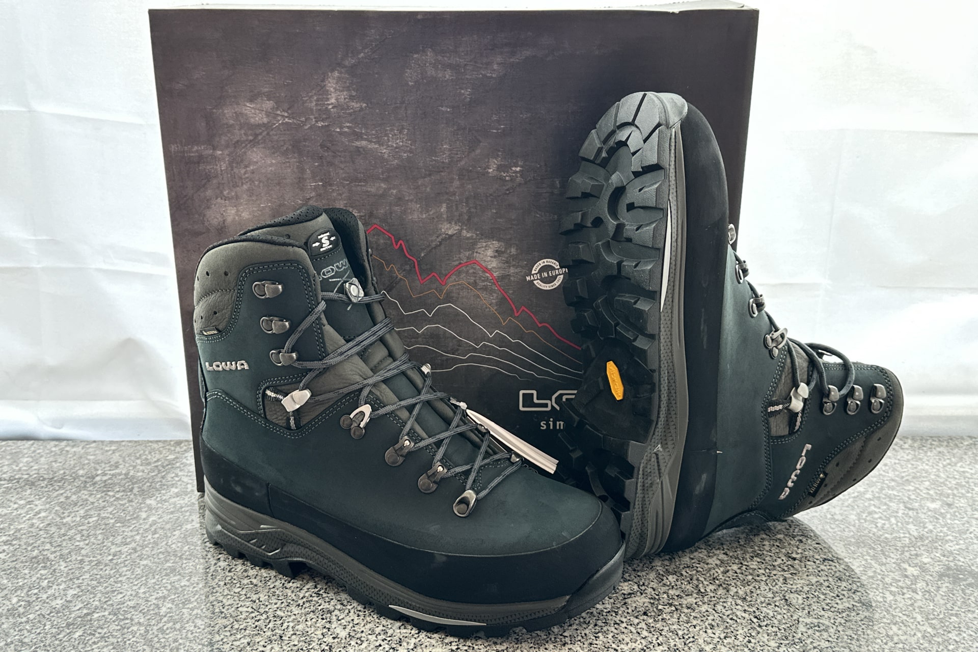 VERSANDAUKTION: Neuware Trekking-, Wander  und Freitzeitschuhe Lowa