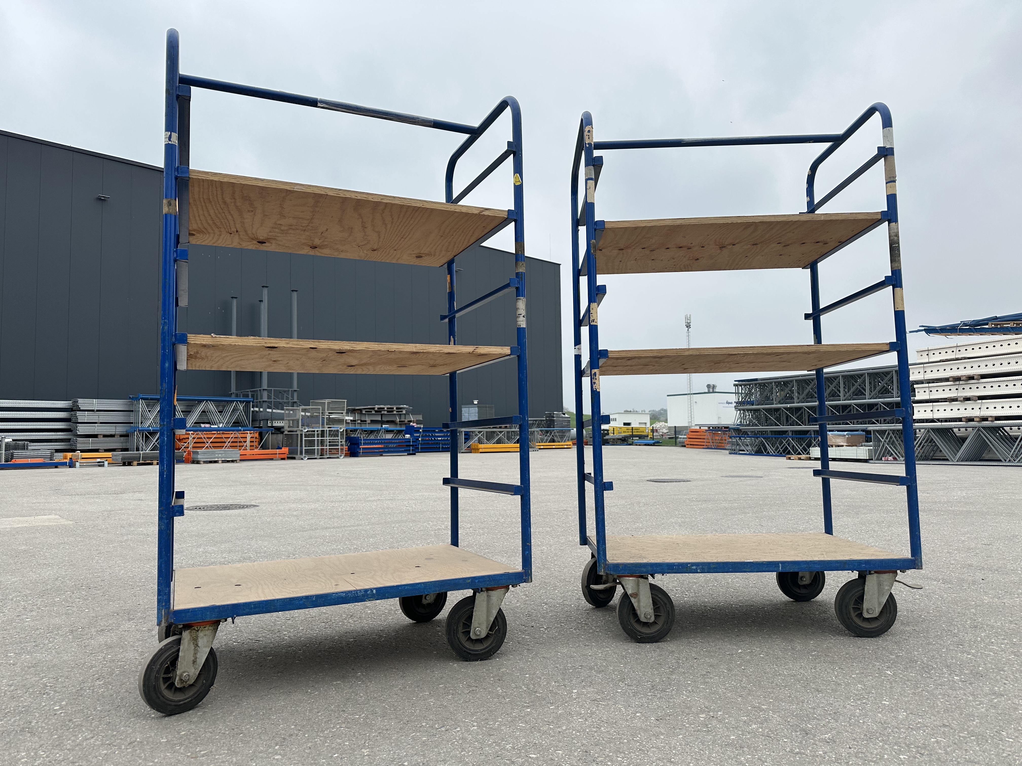 Rollwagen groß 186 x 106 x 70 cm, gebraucht