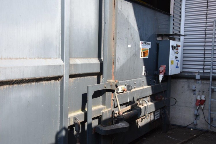 Pressing container incl. pressing unit