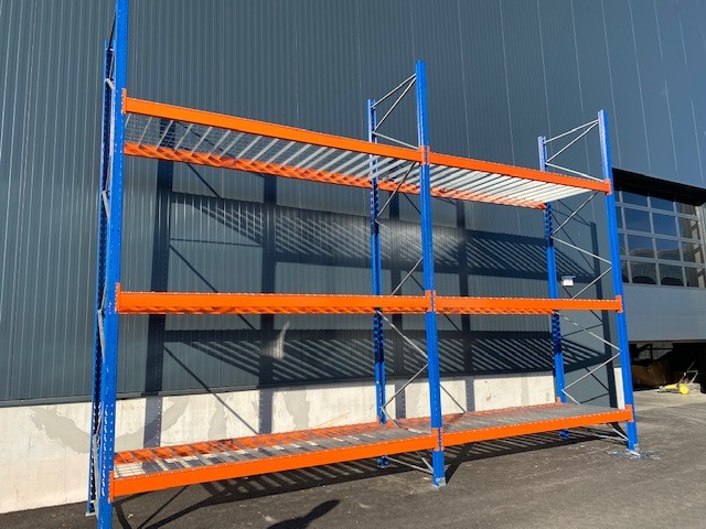 140 linear metres of SLP pallet racking