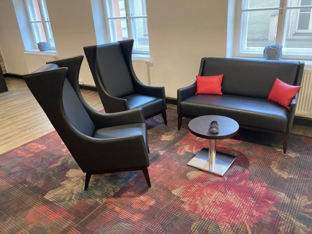 370 Stück Designer Möbel - 154 Posten