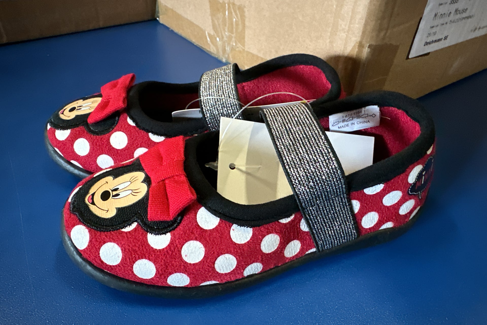 Großposten: 3808 Paar Kinder- und Herrenschuhe