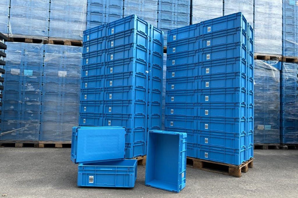 1.200 Stück Kunststoffbehälter mit Transportwagen