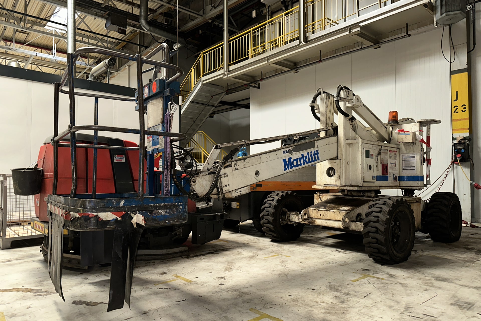 Stellantis/Opel Wien: Elektro-Stapler, Arbeitsbühnen