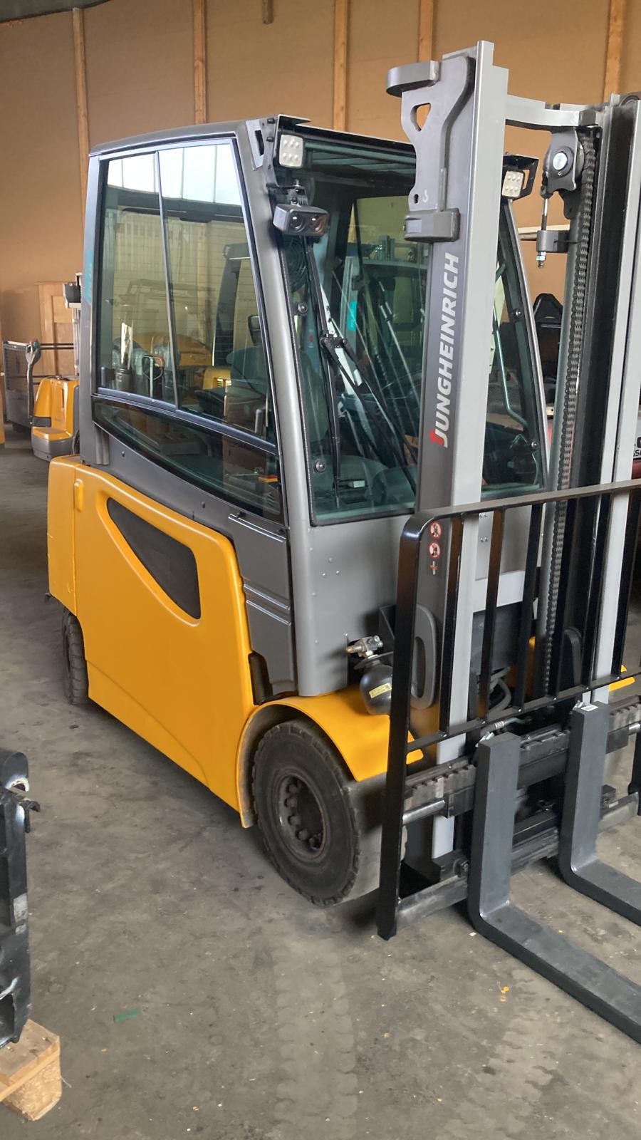 Jungheinrich Elektrostapler EFG 425, gebraucht