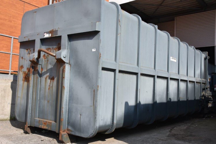 Pressing container incl. pressing unit