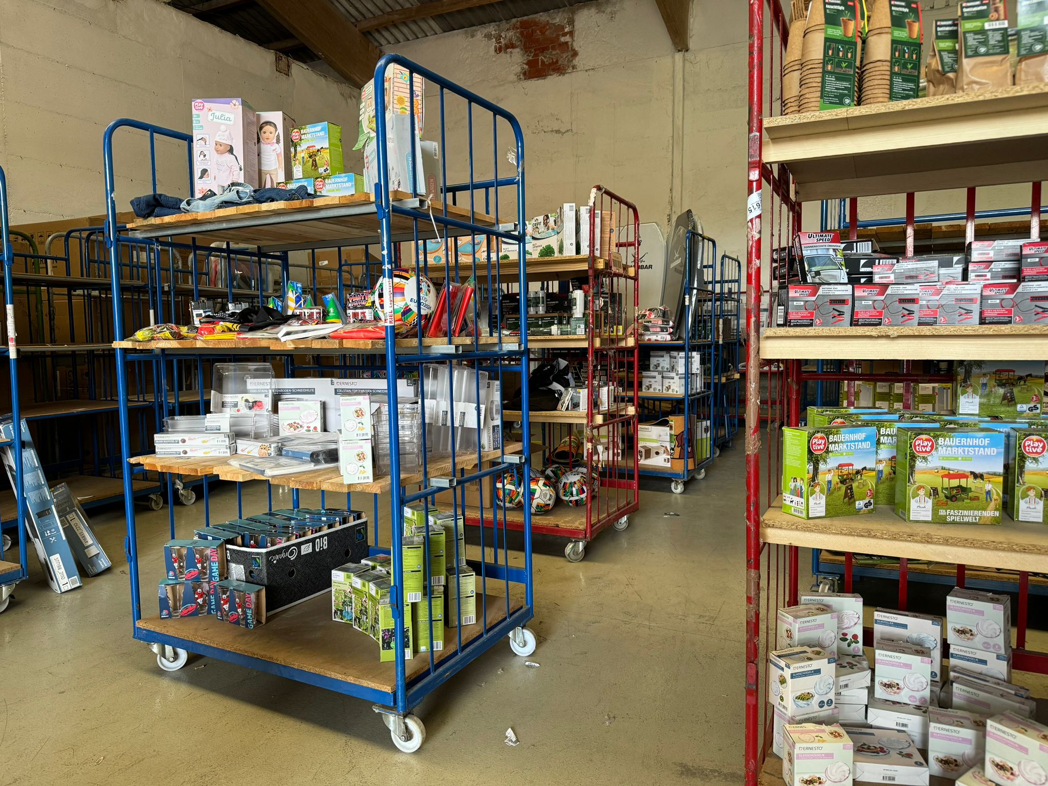 Haushaltswaren, Werkzeuge und Kinderspielzeug