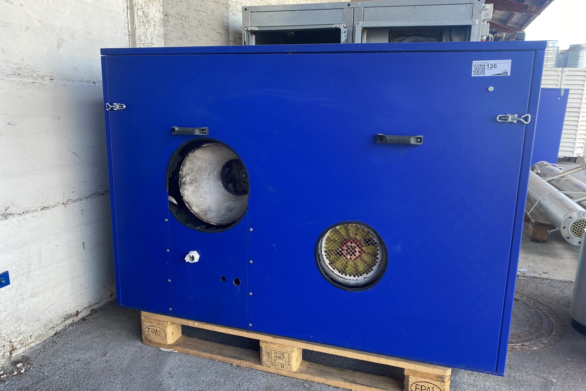 Soundproof container with extraction fan