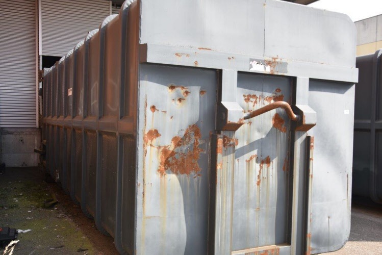 Pressing container incl. pressing unit