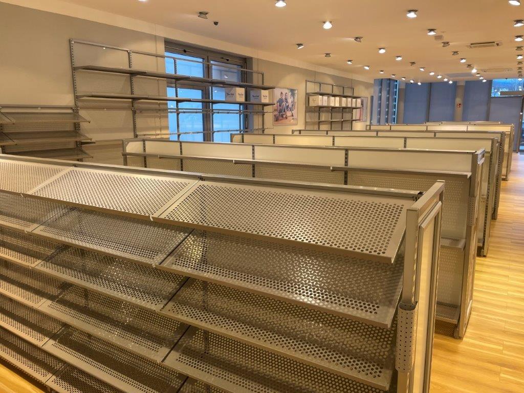 RENO – Schuhe: Ladenbau und Ausstattung - 72 Posten