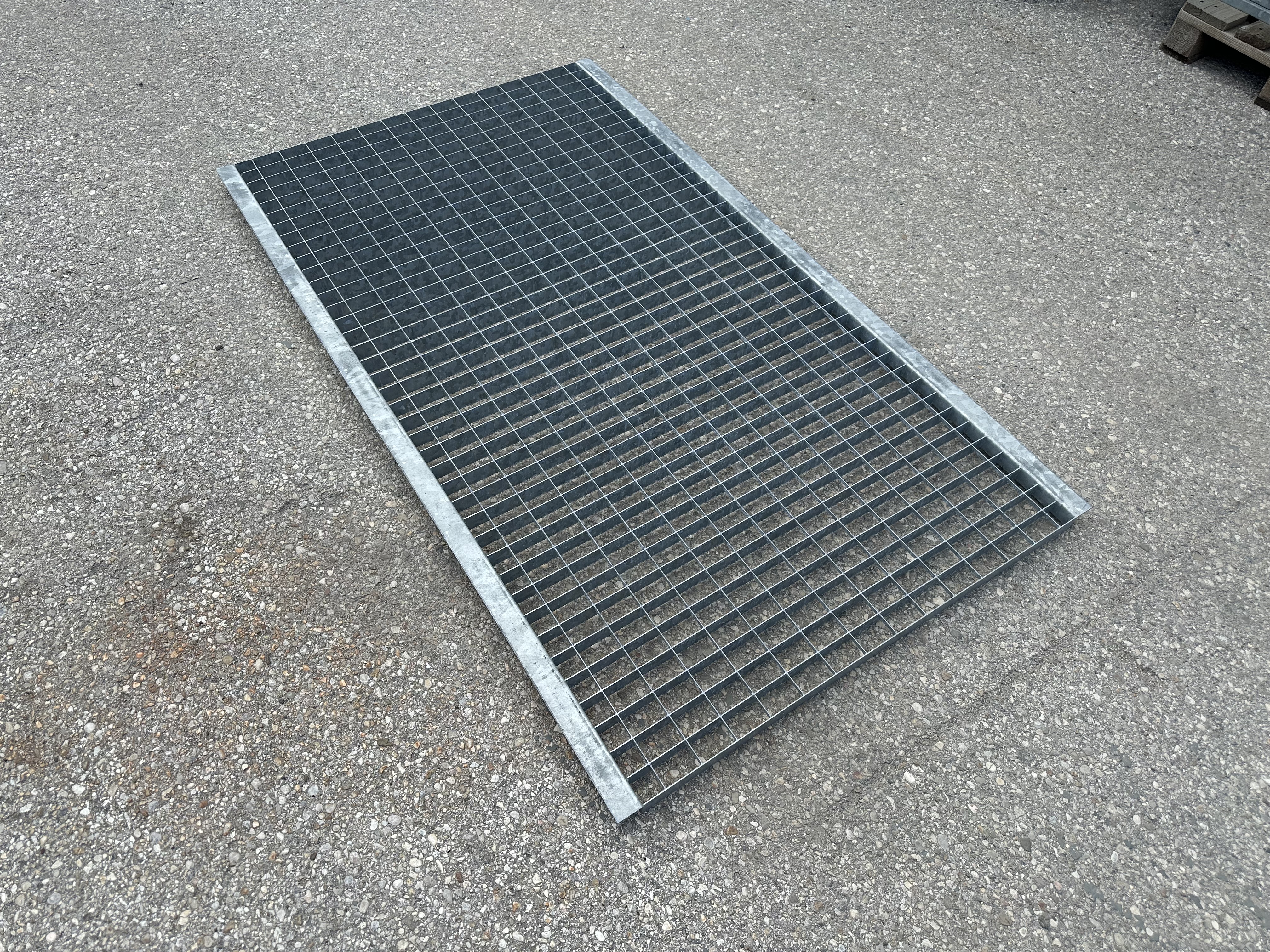 70 St. Einlagegitter für 105 cm tiefe Regale, gebraucht
