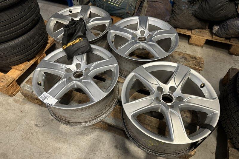 Kleintransporter-, PKW-Reifen und Zubehör