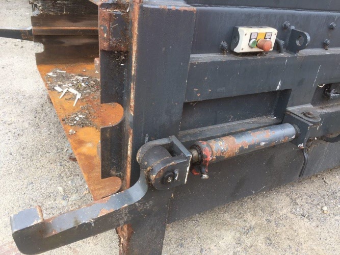 Pressing container incl. pressing unit