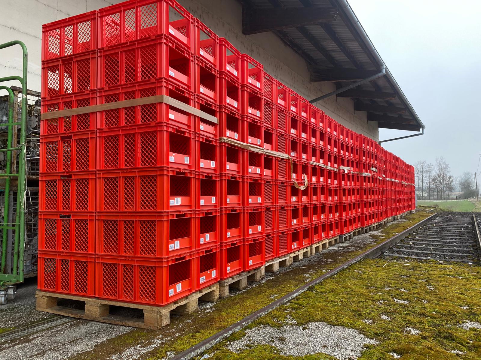 4.300 Stück Kommissionierbehälter & Transportwagen