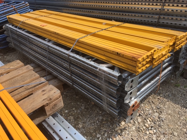 17 running metres of pallet racking