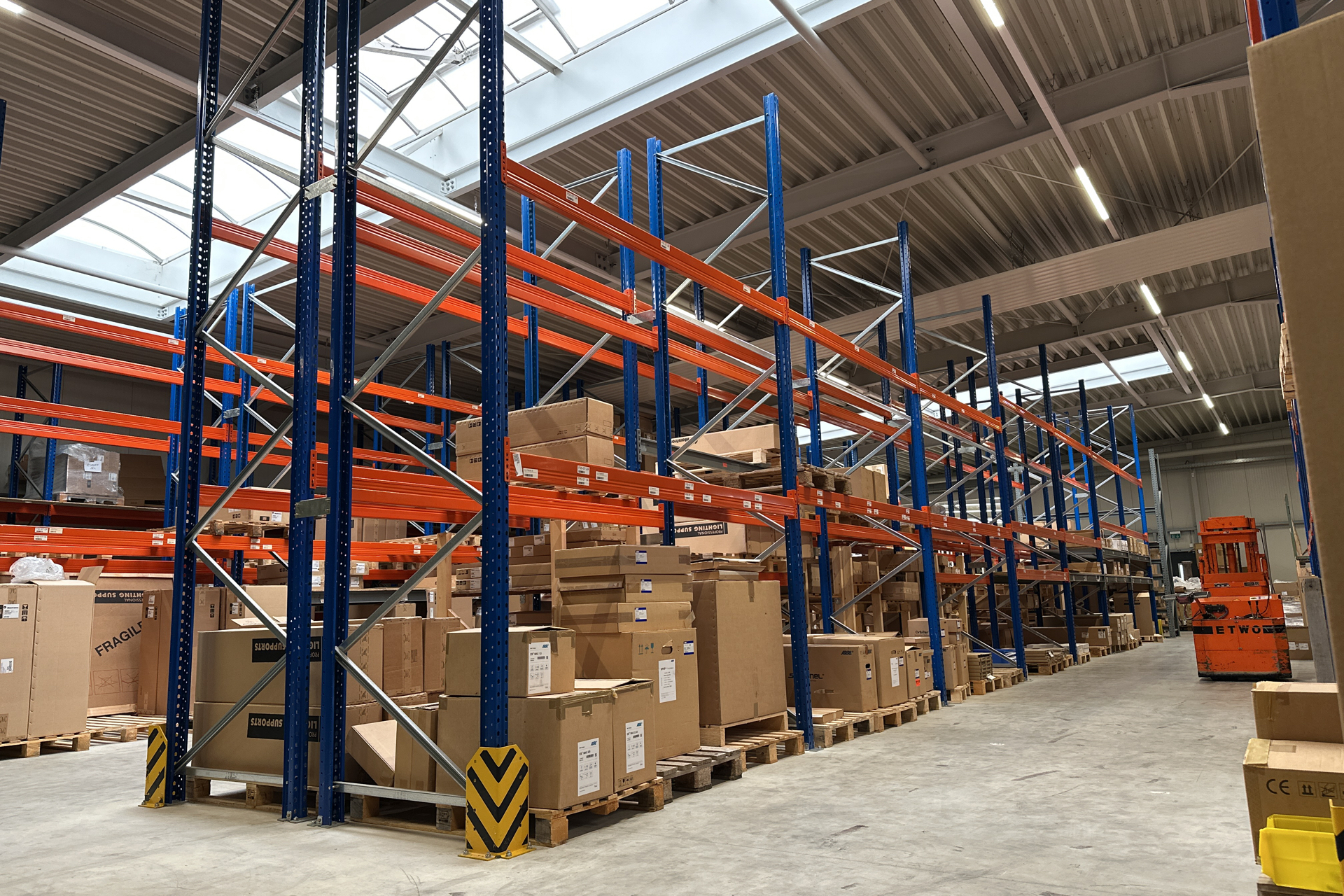 DE - Lagerbühne und Lagertechnik