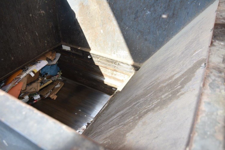 Pressing container incl. pressing unit