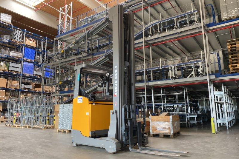 Schubmaststapler, Kommissionier-Roboter & Fördertechnik - 131 Posten