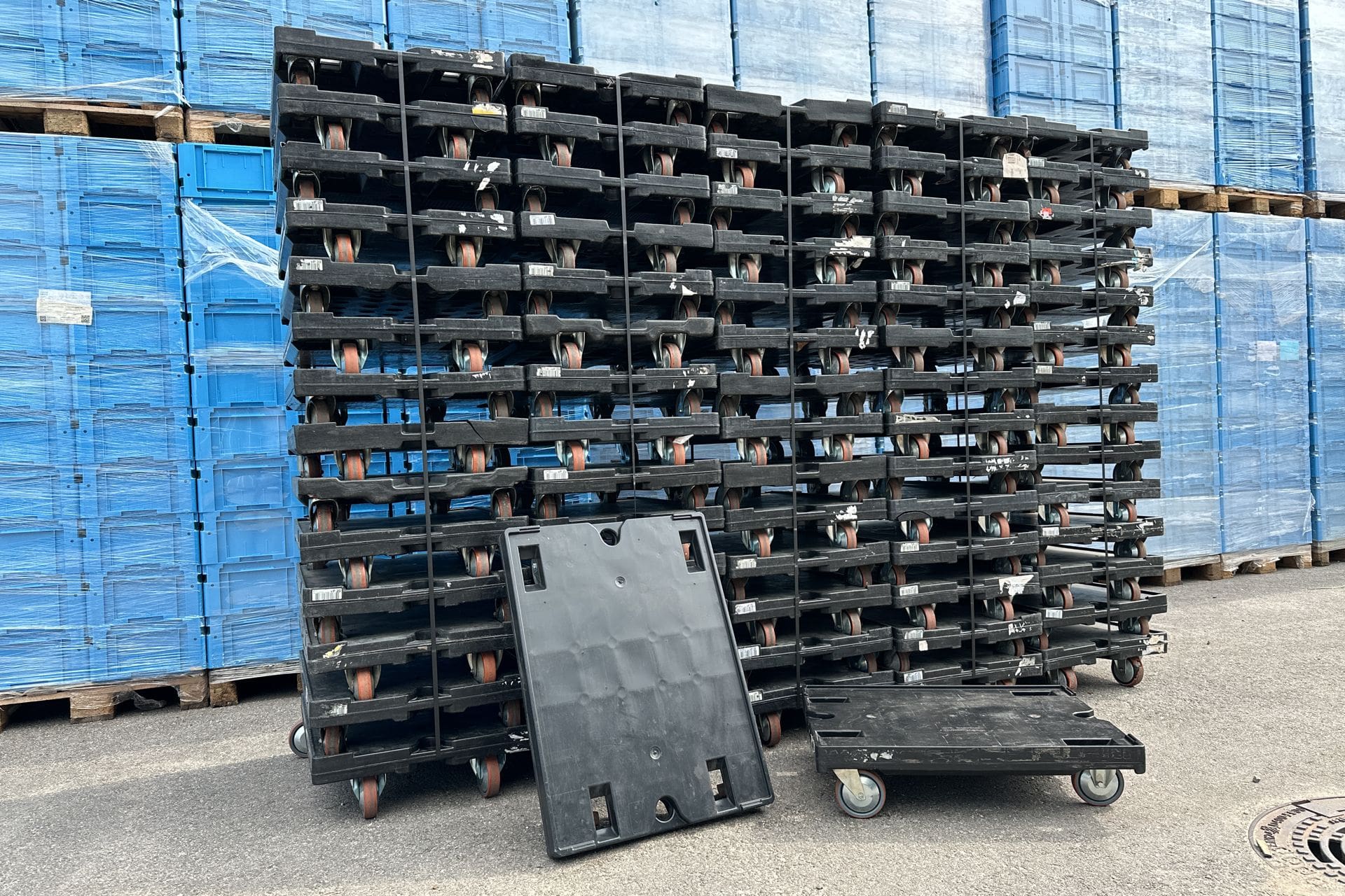 3.000 Kunststoff – Behälter, Stapelboxen & Transportwagen