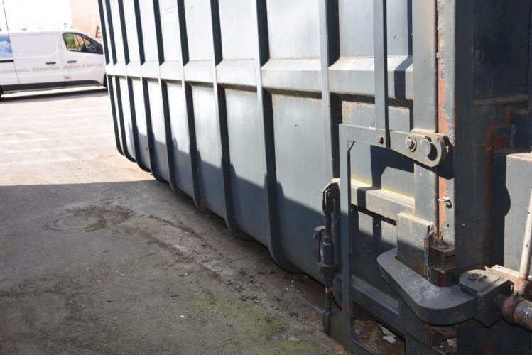 Pressing container incl. pressing unit