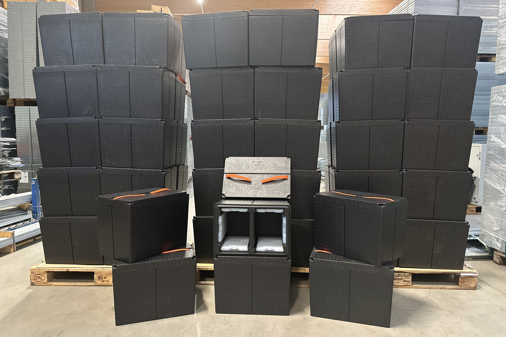 140 Stück Kühl-Thermoboxen mit Kühlakkus