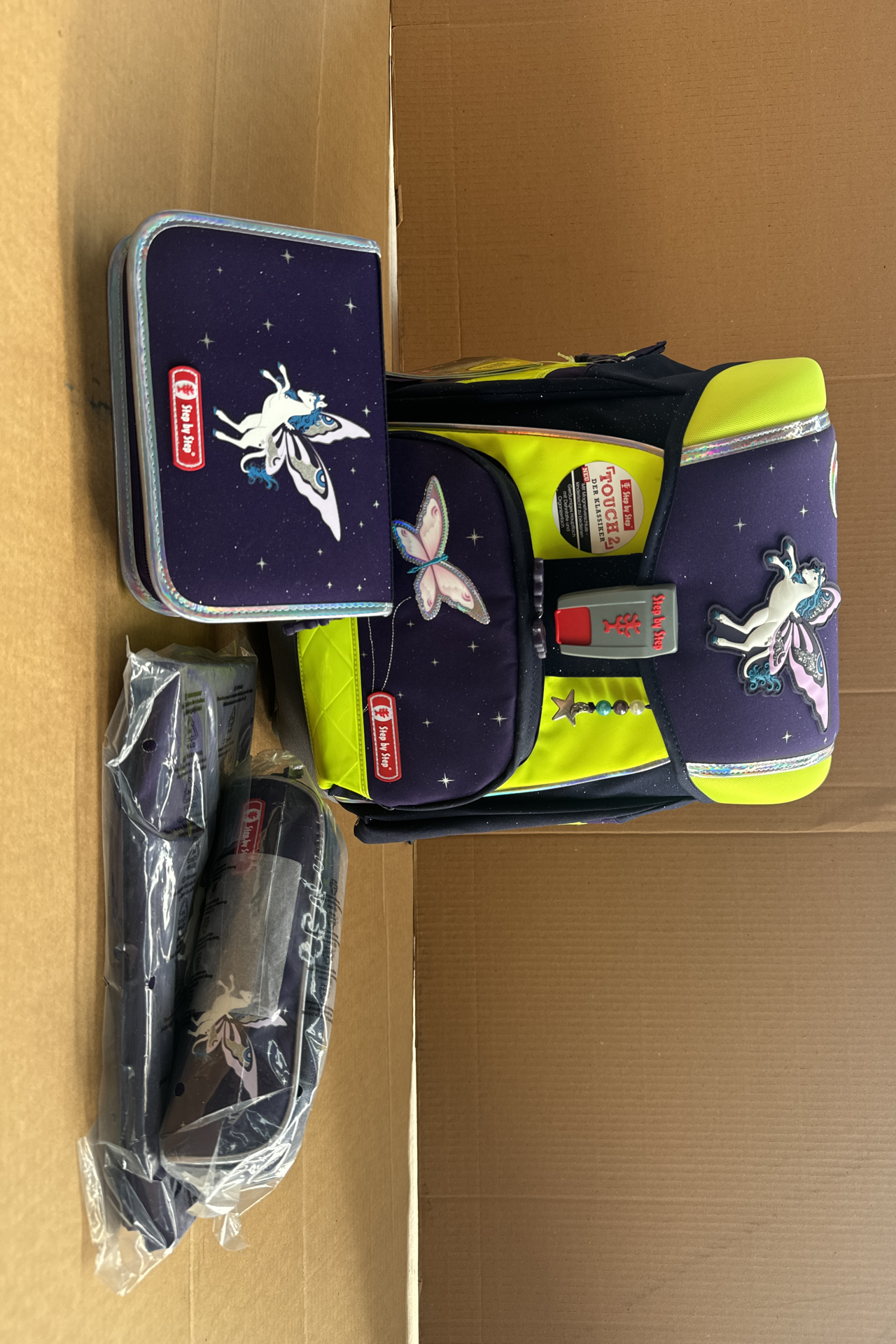 1 € Auktion: Schultaschen, Sportartikel, Bekleidung