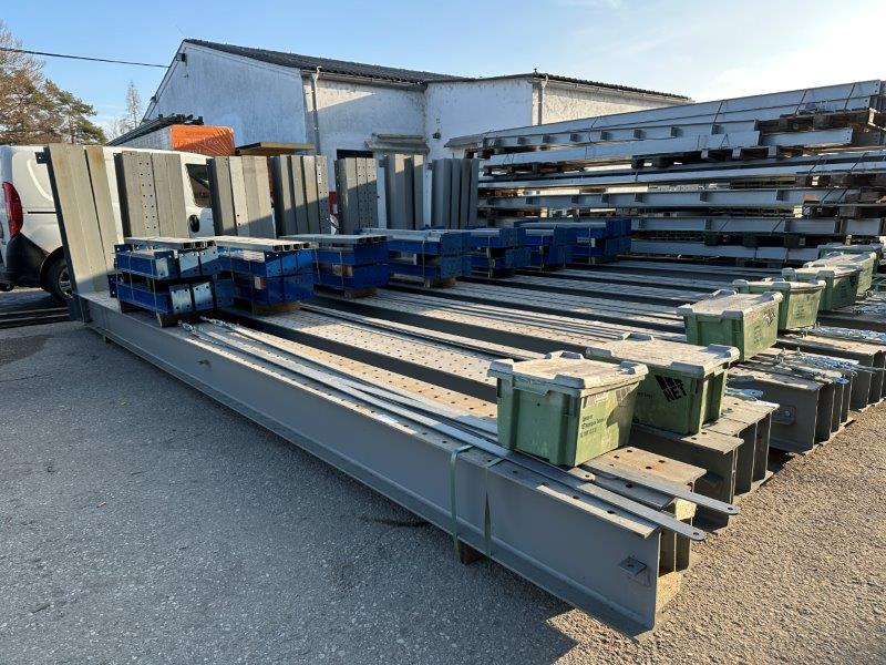 Kragarmregale, Alufelgen und Gewerbeauktion