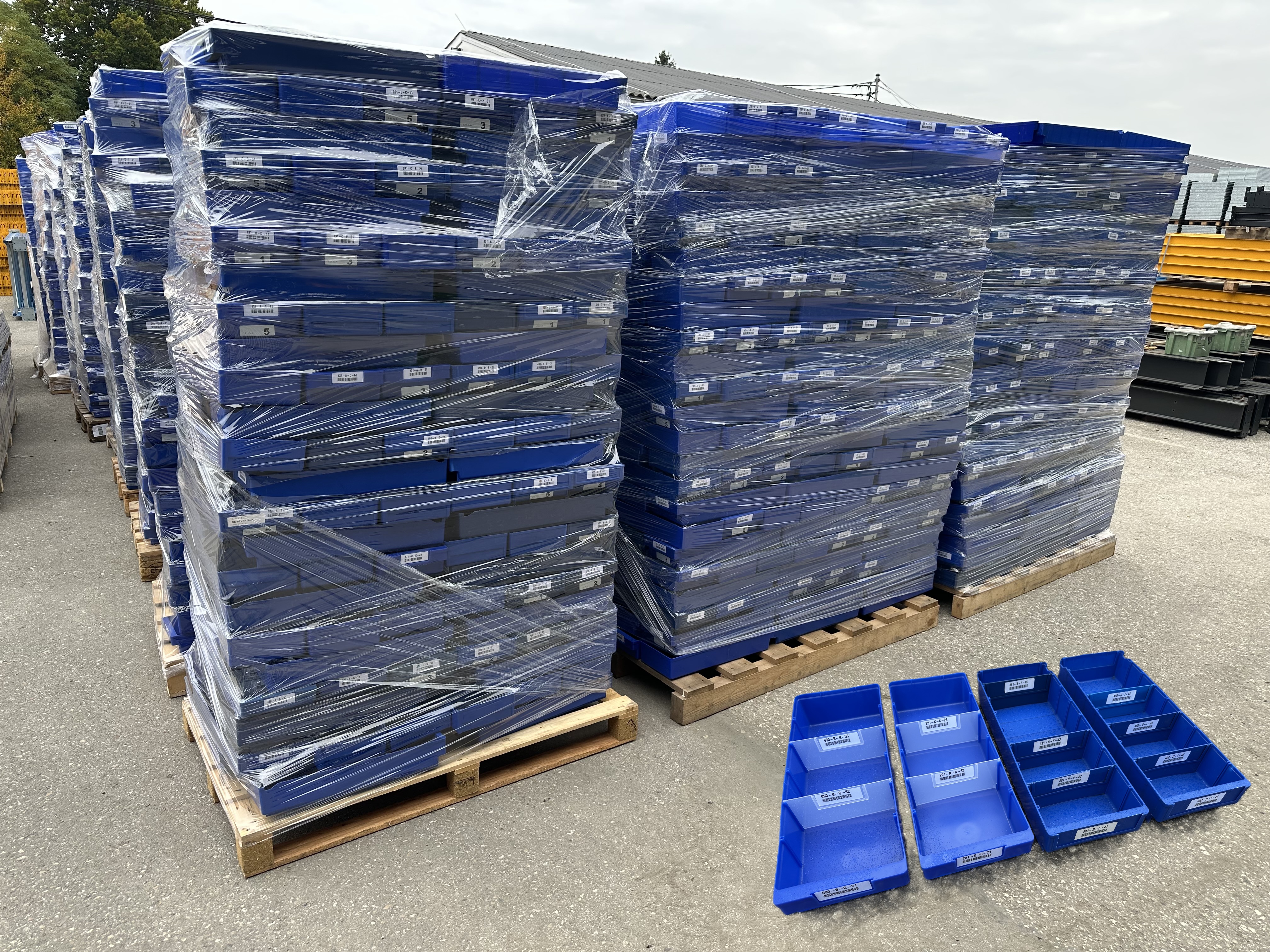 4000 St. Behälter - Kisten blau 49 x 18,5 x 8,5 cm gebraucht