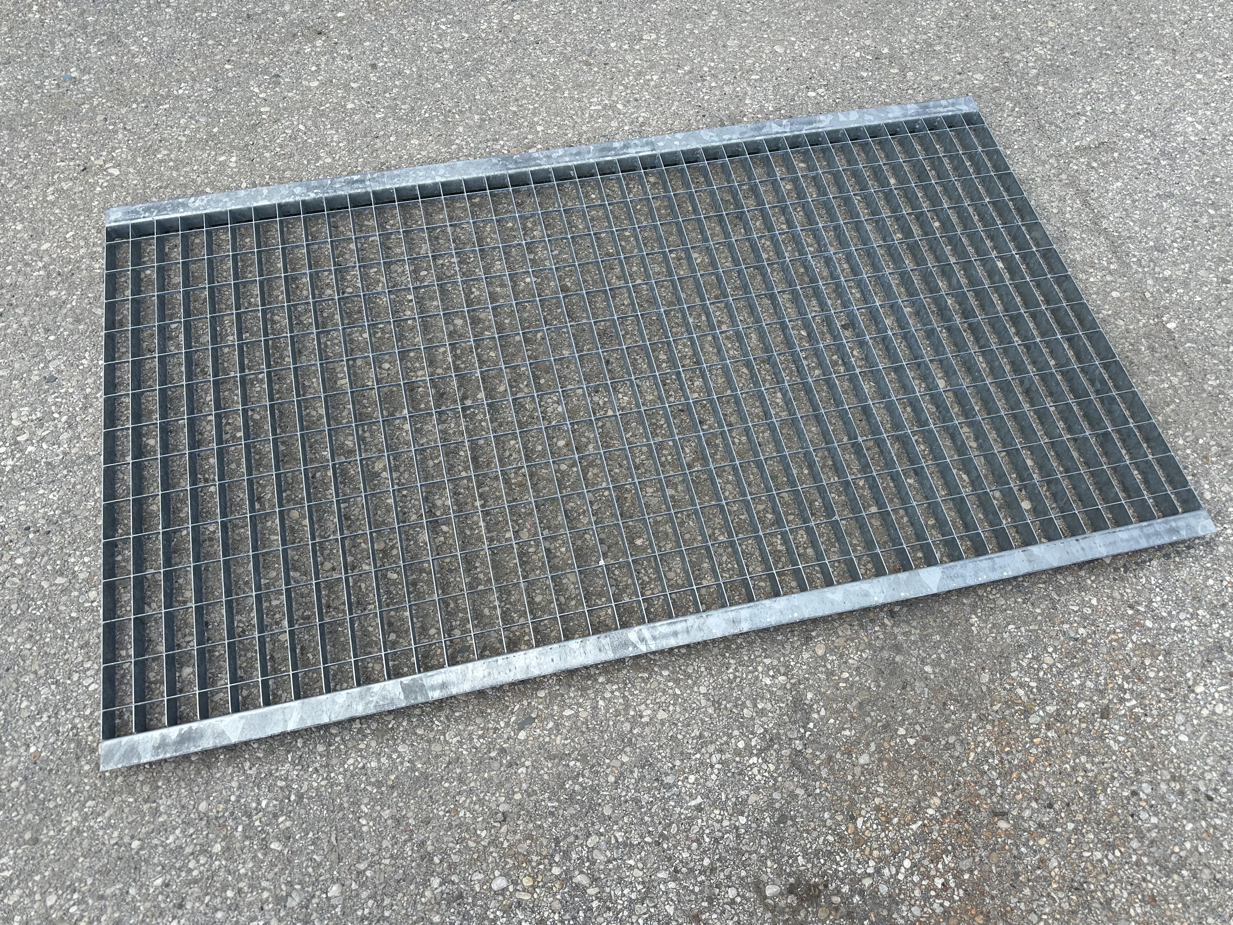 70 St. Einlagegitter für 105 cm tiefe Regale, gebraucht