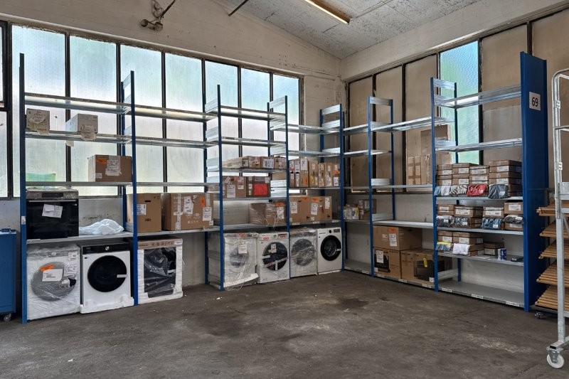 91 lfm Fachbodenregale Bito