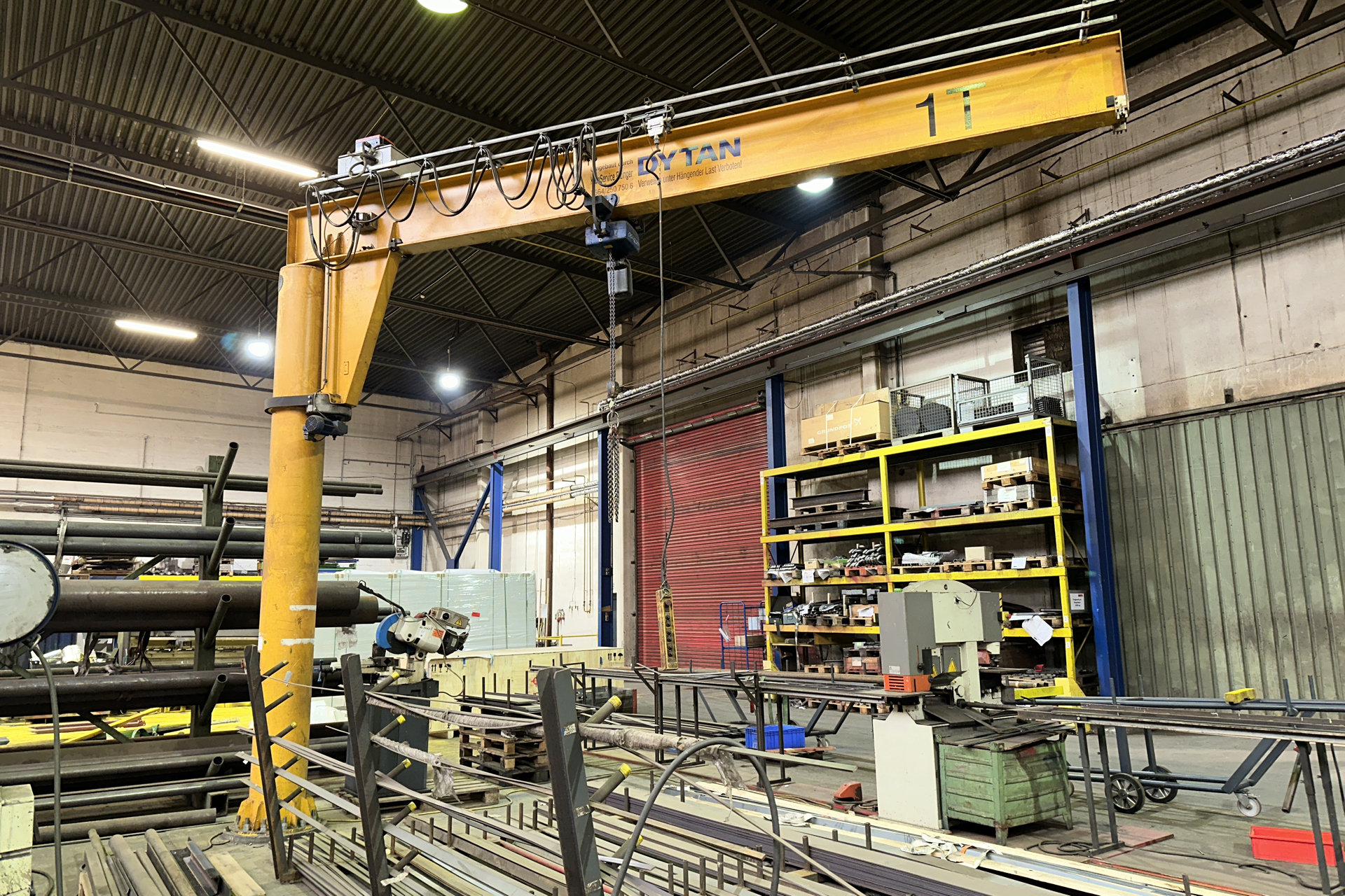 Säulenschwenkkräne und Metallbearbeitung