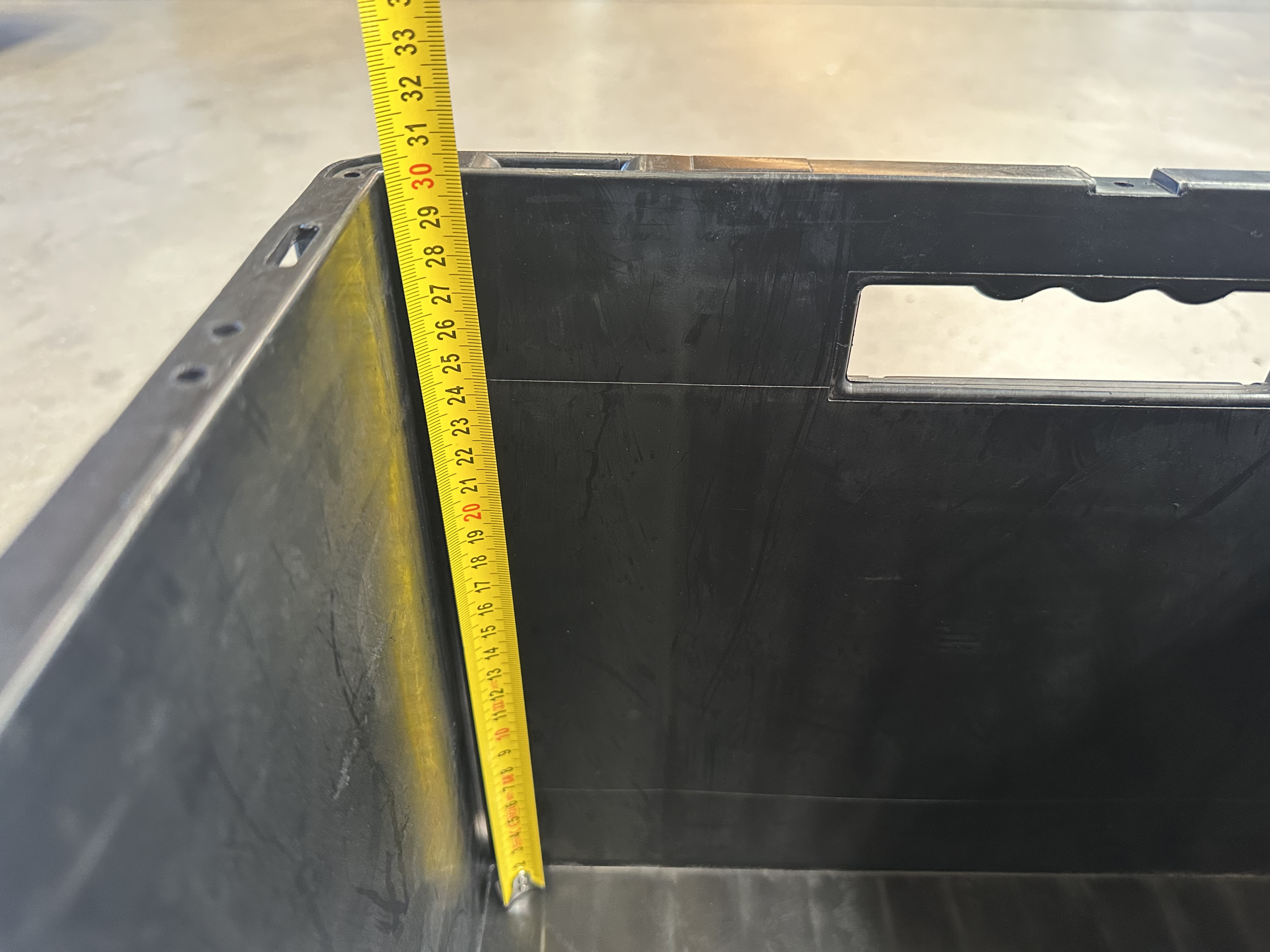 2000 db SSI Schäfer műanyag láda, 60 x 40 x 32 cm, ESD, használt