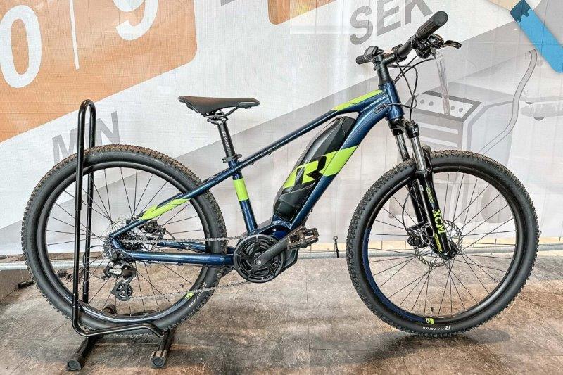 100 Fahrräder, meist E-Bikes - 100 Posten