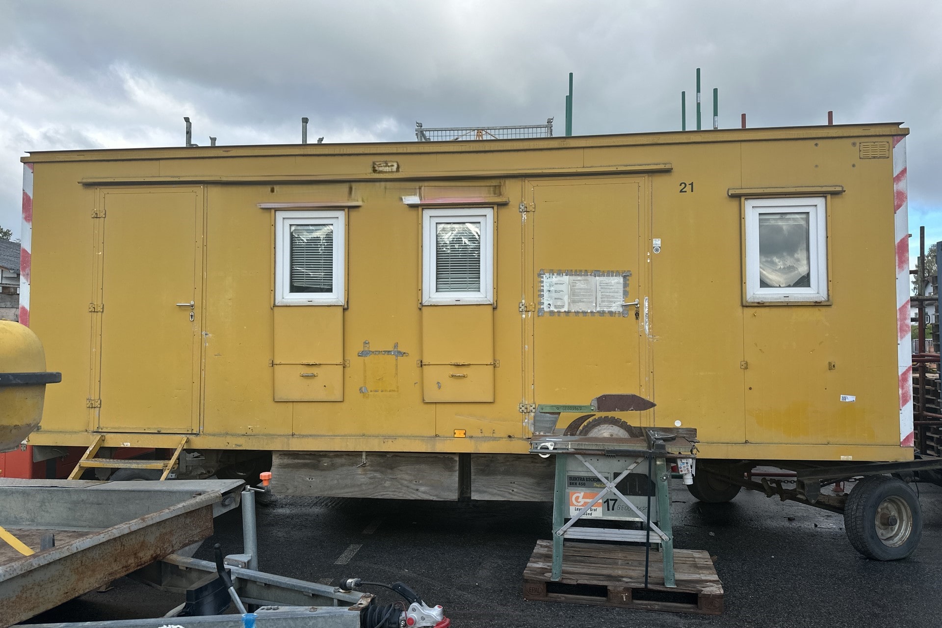 Sortimentsbereinigung Bauunternehmen: Container, KFZ-Anhänger und Werkzeuge, Standort Gmünd