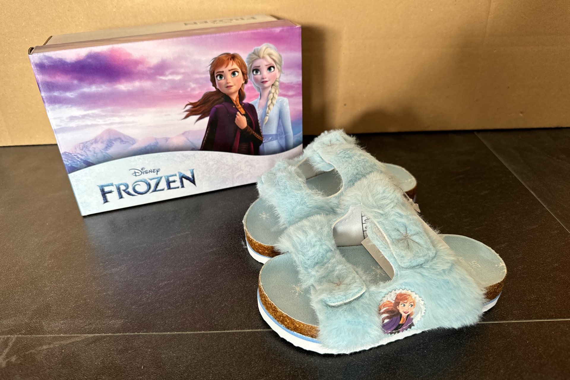 Großposten:  3162 Paar Kinder- und Herrenschuhe