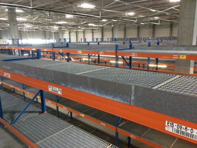 200 metri lineari di scaffalature a traliccio Scaffalature per pallet Stow