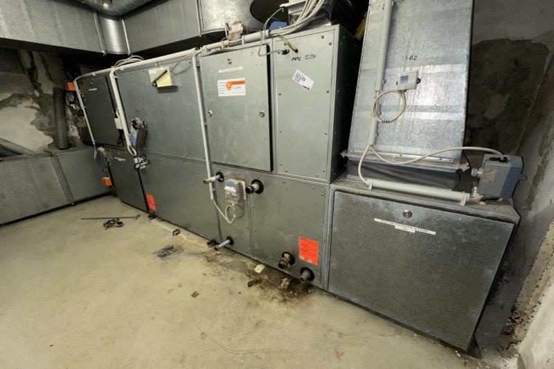 Sammelversteigerung: Klima- Heiztechnik, Holzfundamente und Zubehör - 29 Posten