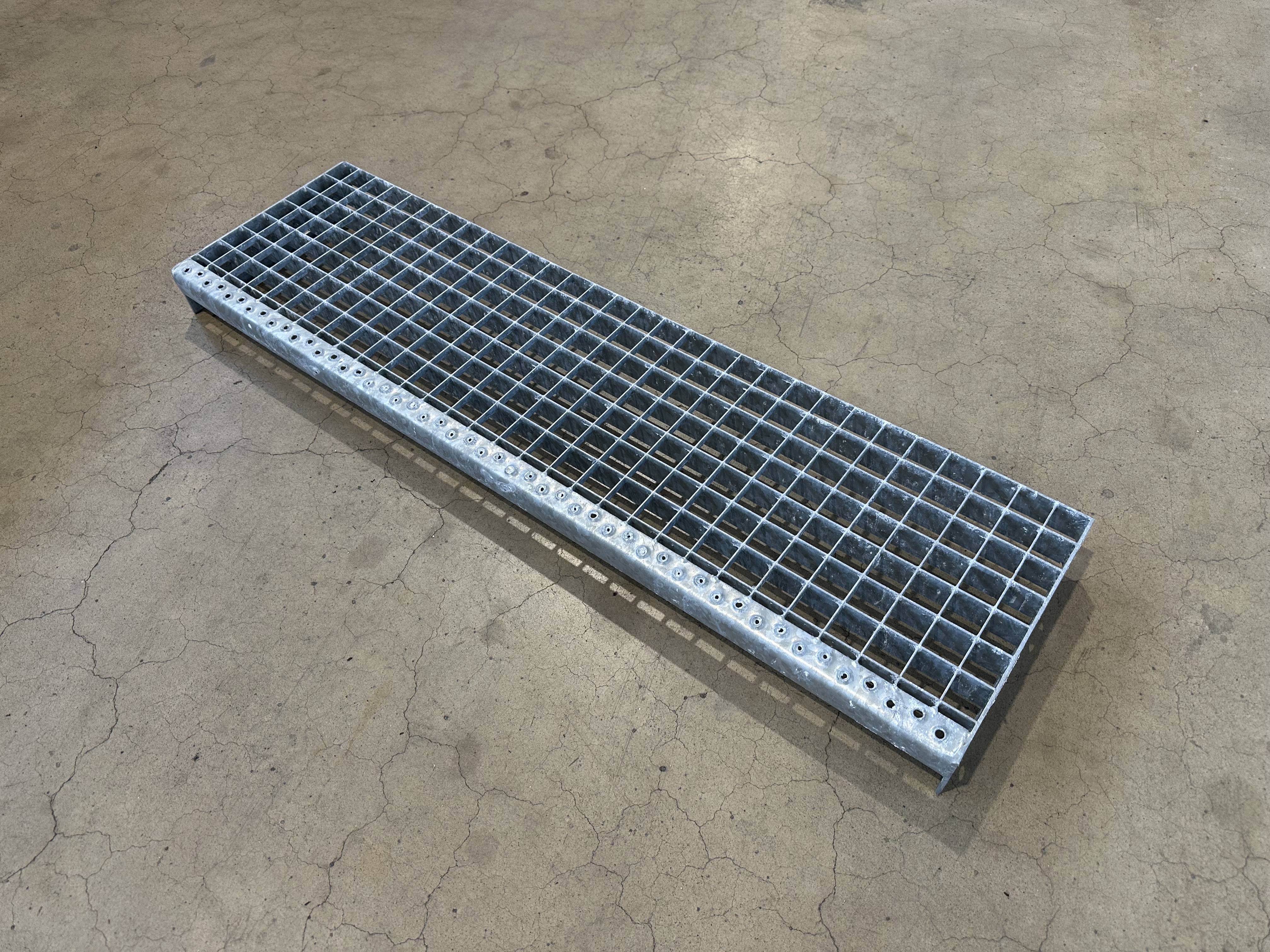 Gitterroststufe 100 x 27 cm verzinkt, neu