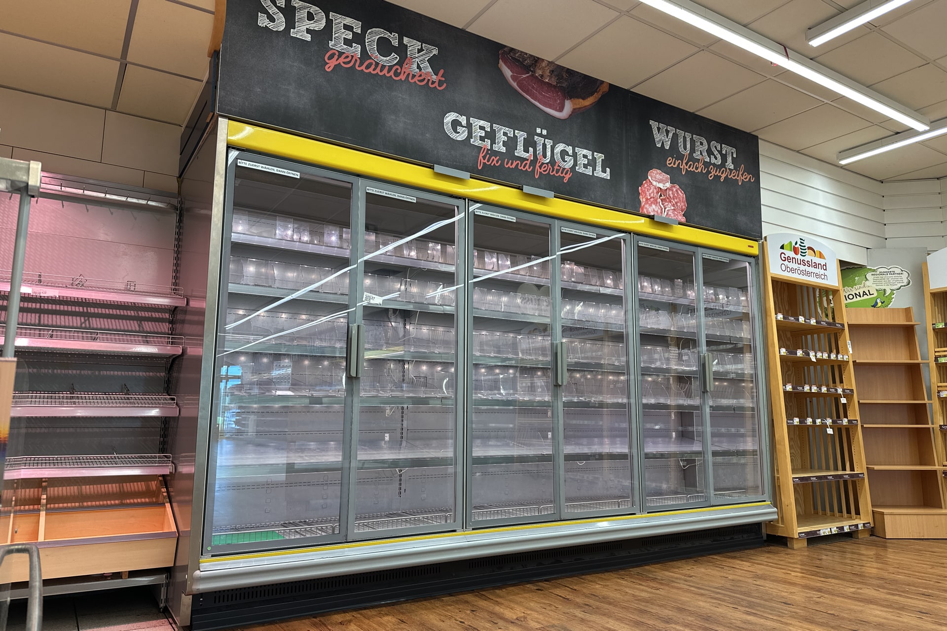 Standortauflösung Supermarkt: Geschäftsausstattung