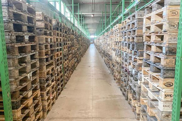 Kika/Leiner: Großposten Transportwägen & Paletten