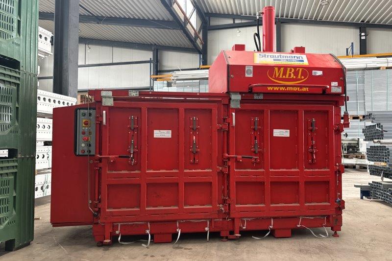 Sammelversteigerung KIKA/Leiner: Müllpressen, Büro- und Werkstattausstattung