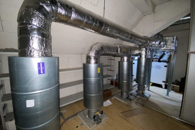 Auflösung Bürogebäude inklusive Gebäudeausstattung