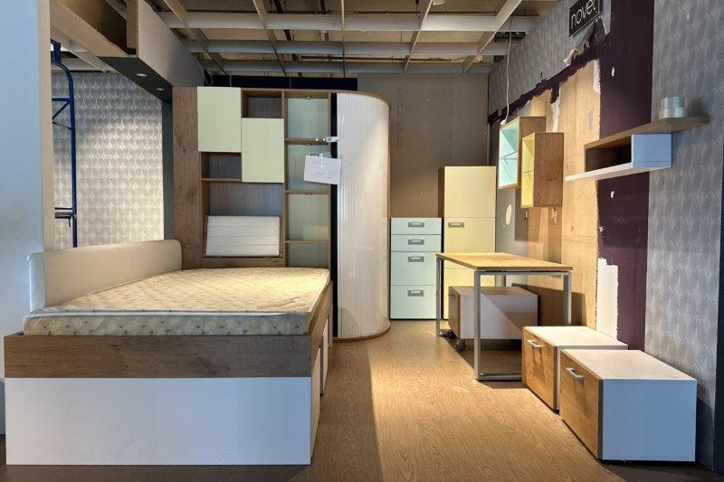 Standortschließung Möbelhaus: Lagertechnik, Warenregale und Ausstattung - 993 Posten