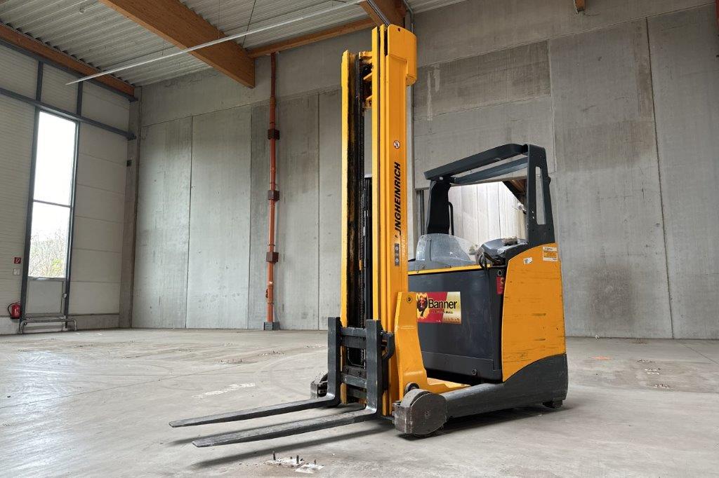 Auflösung Lebensmittel-Logistikstandort: Lagerregale, Kühltechnik und Elektrostapler - 80 Posten